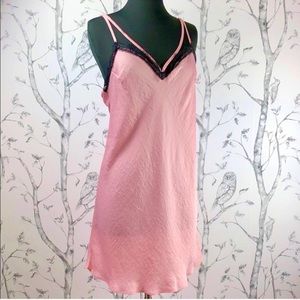 Vintage 90s dusty rose double strap lace chemise
